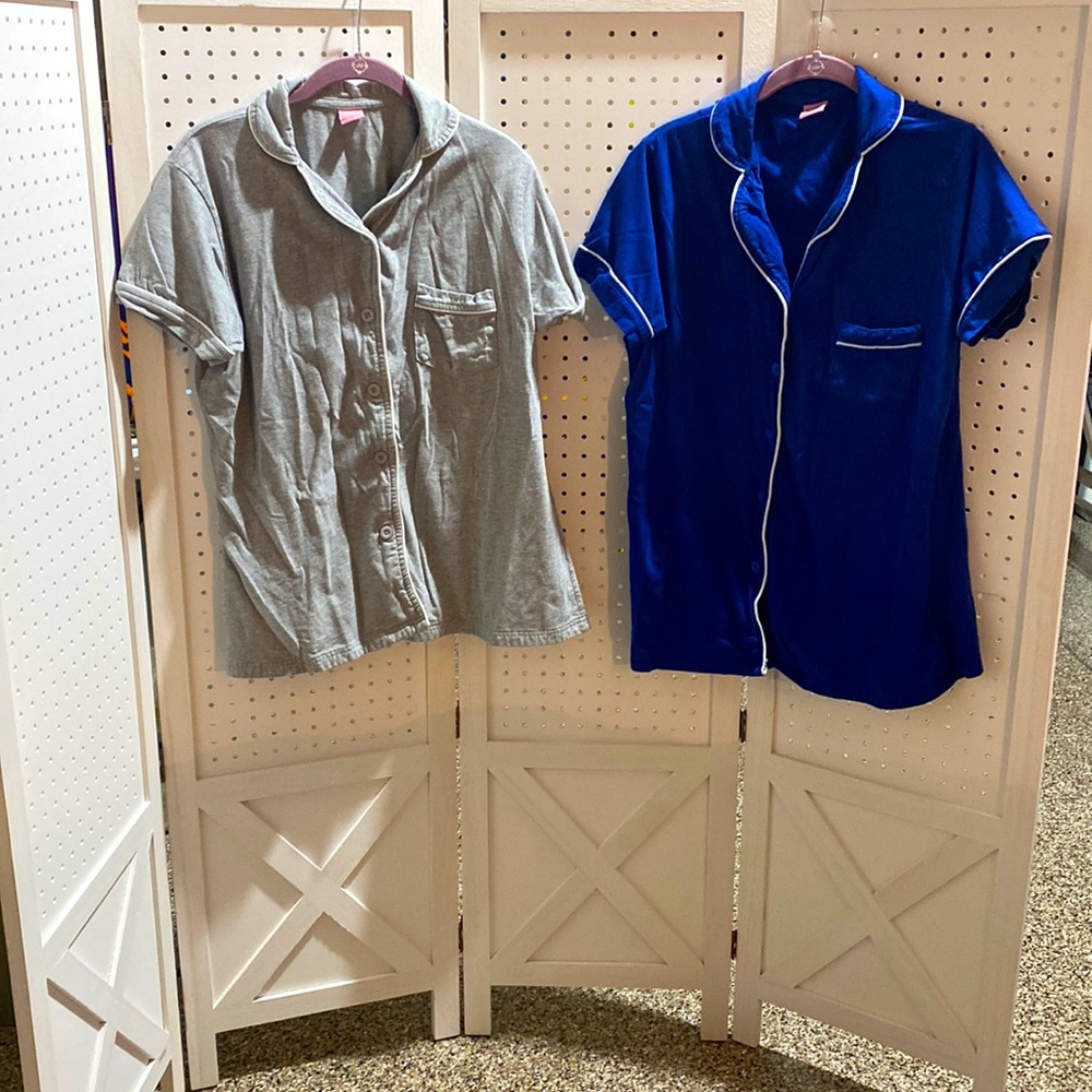 Button Down shirt with pockets for drains.  Mastectomy shirt/ surgery shirt